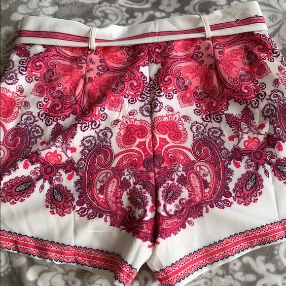 Silk fashion short in pink color - Picture 5 of 5